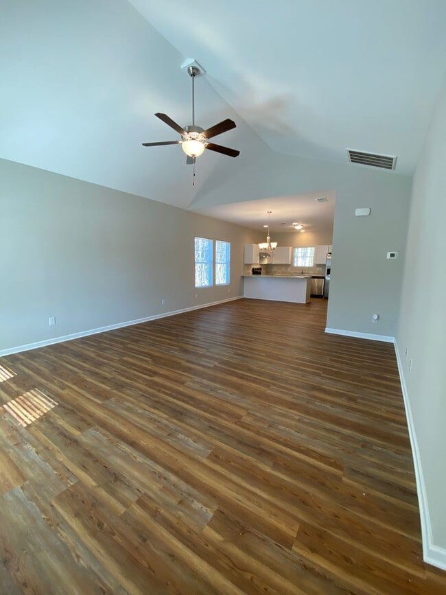 Building Photo - One level 3 bedroom 2 bath home