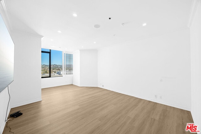 Building Photo - 10724 Wilshire Blvd