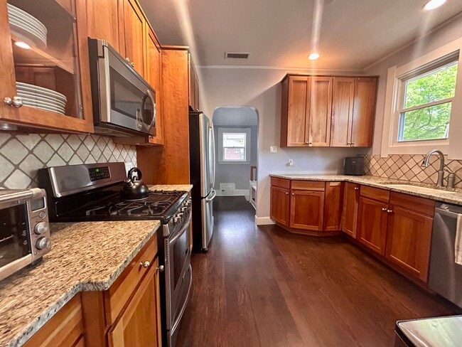 Building Photo - $0 DEPOSIT OPTION. 3BED/2BATH CHARMING HOM...