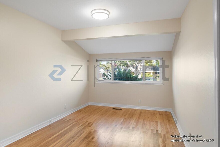 Building Photo - 1565 Klamath Dr