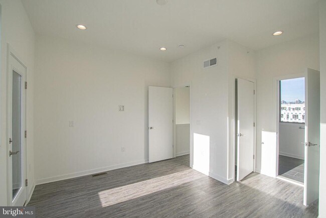 Building Photo - 3013 Evergreen Walk