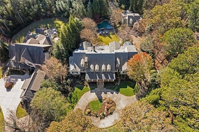 Building Photo - 5000 Long Island Dr