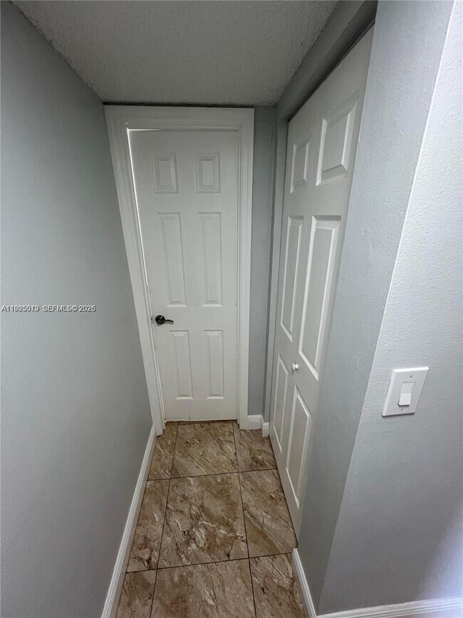 Building Photo - 1075 W 68th St