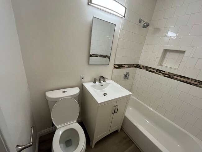 Building Photo - 2Bedroom/1  Bath home in Whittier