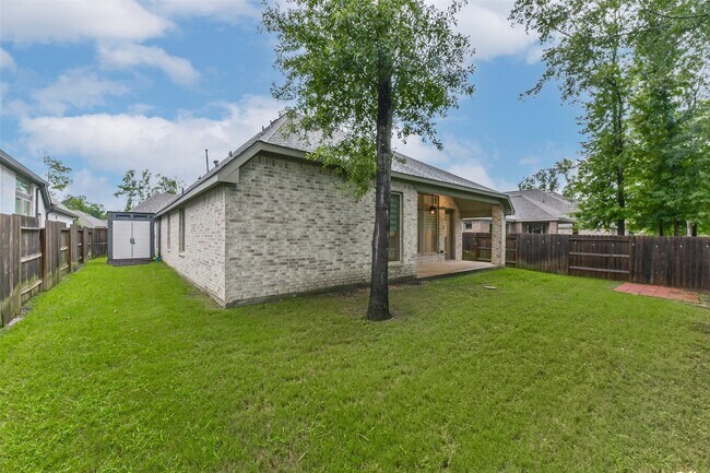 Building Photo - 21825 Enchanted Rock Dr N