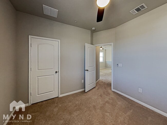 Building Photo - 1001 Zodiac Ln