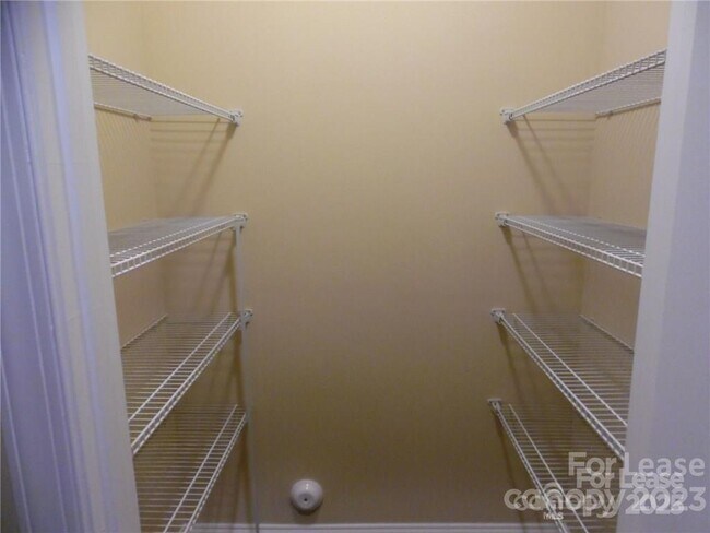 Building Photo - 117 Elmrich Ct