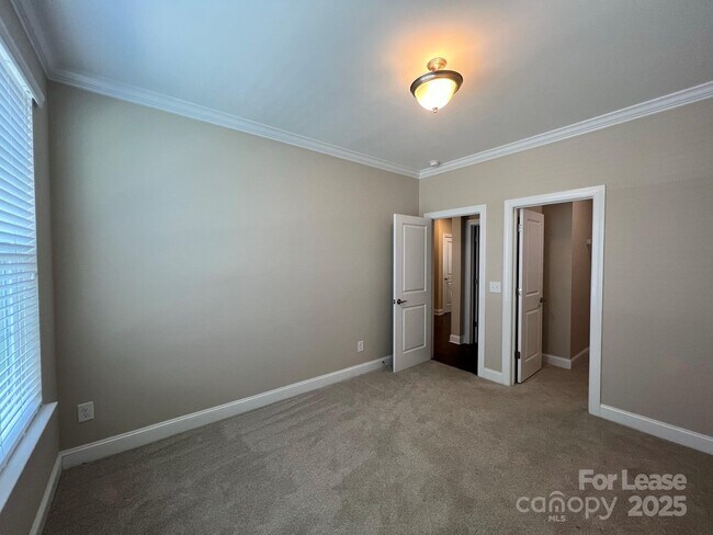 Building Photo - 15531 Laverack Ln