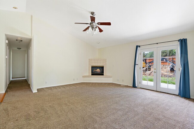 Building Photo - 1725 N Eagle Creek Way