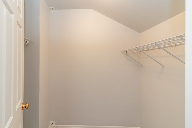 Building Photo - Charming 3-bedroom home with AC on Palisad...