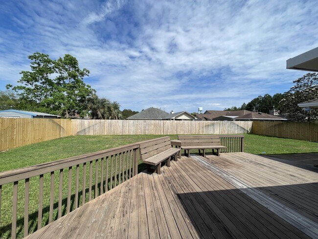 Building Photo - 2212 Peachwood Ct