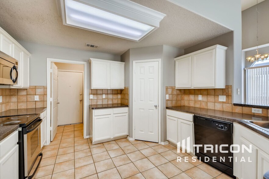 Building Photo - 3705 Aldersyde Dr