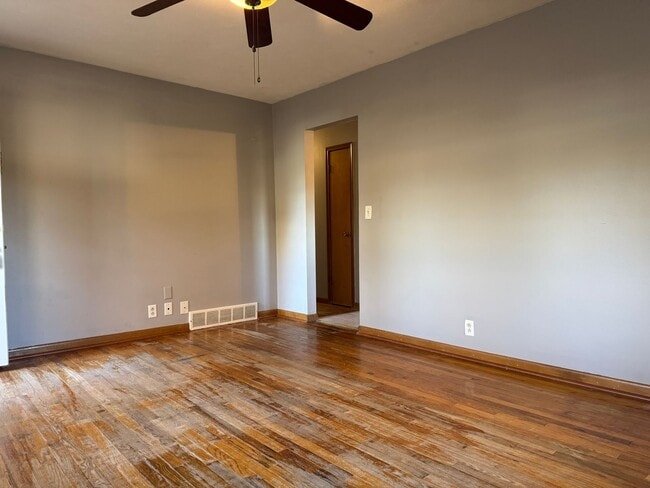 Building Photo - Bright & Spacious 3-Bedroom Duplex Unit on Large Corner Lot with Wood Floors & Garage!