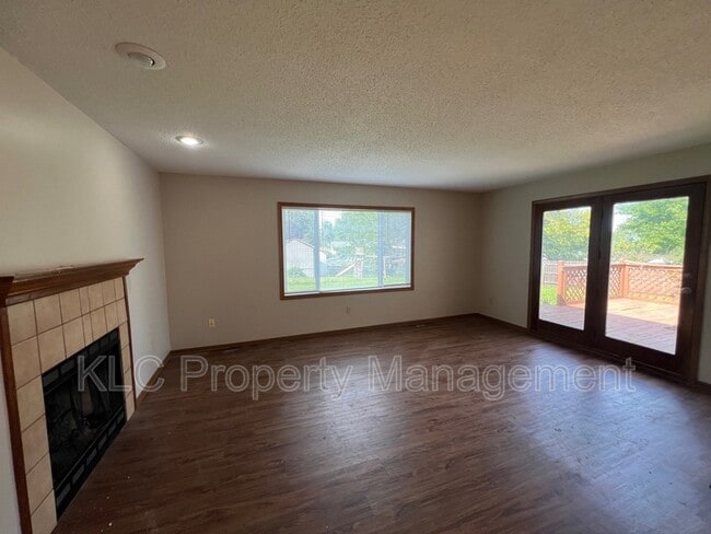 Building Photo - 9613 Dennis Dr