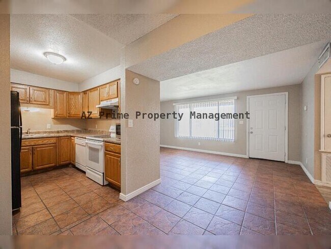 Building Photo - 2411 W Hazelwood St