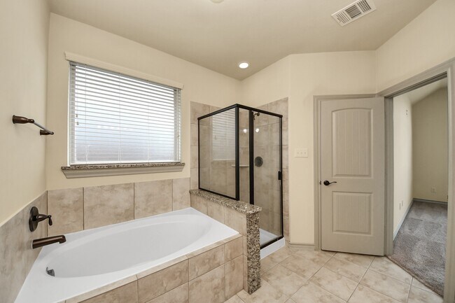 Building Photo - 1902 Argos Dr