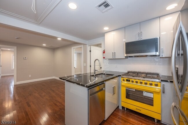 Building Photo - 24 Dean St