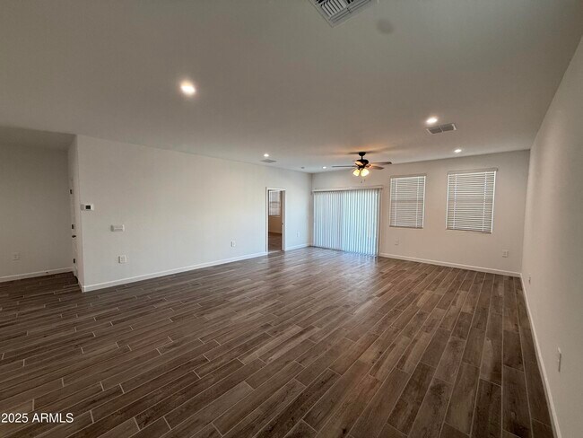 Building Photo - 2342 W Sheridan Ave