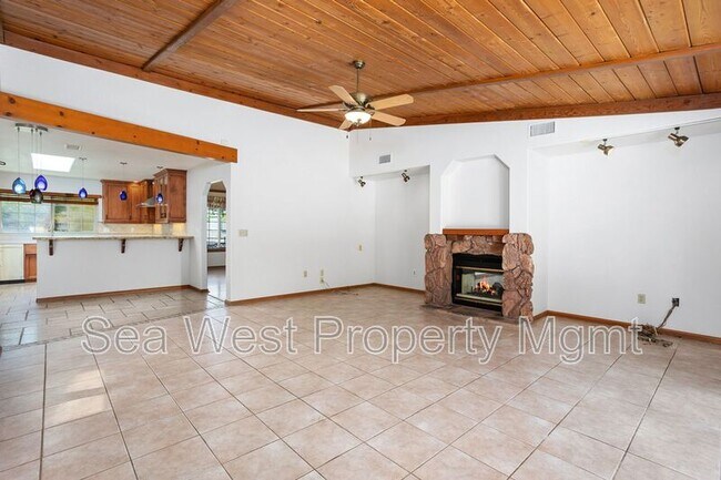 Building Photo - 4000 James Dr
