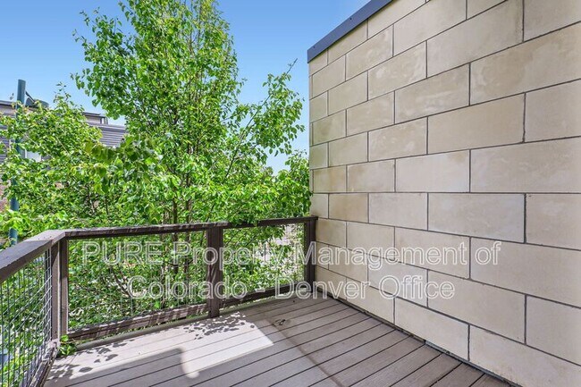 Building Photo - 2507 N Moline St
