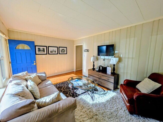 Building Photo - 1126 Martin St