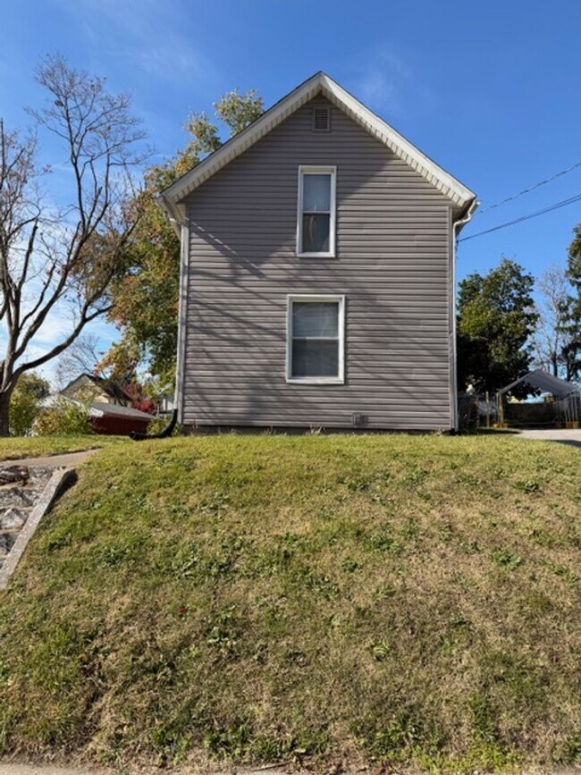 Primary Photo - 2 Bedrooms & 1 Bathroom in Barberton (West Side)