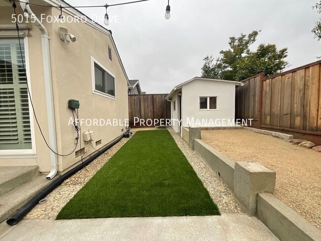 Building Photo - 5015 Foxboro Dr