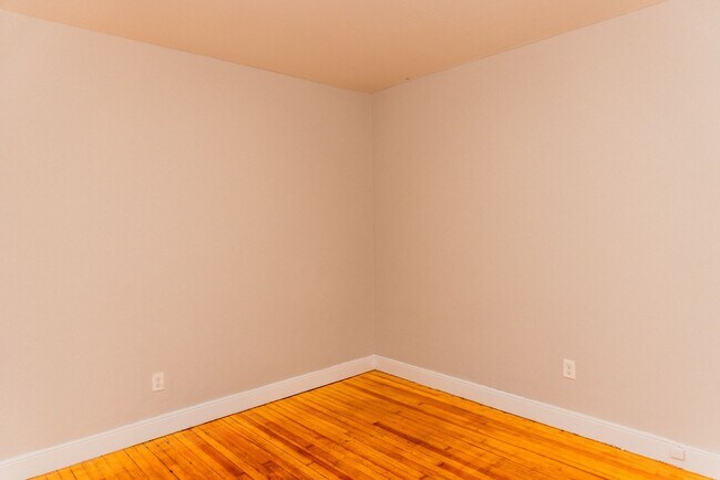 Building Photo - 1017 W Leigh St