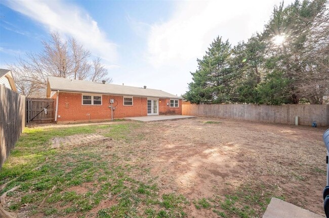 Building Photo - 421 Meadow Lake Dr