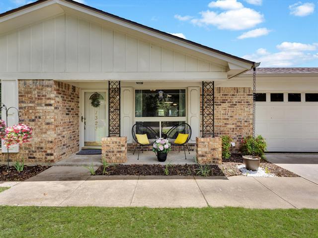 Building Photo - 1323 Hemphill Dr