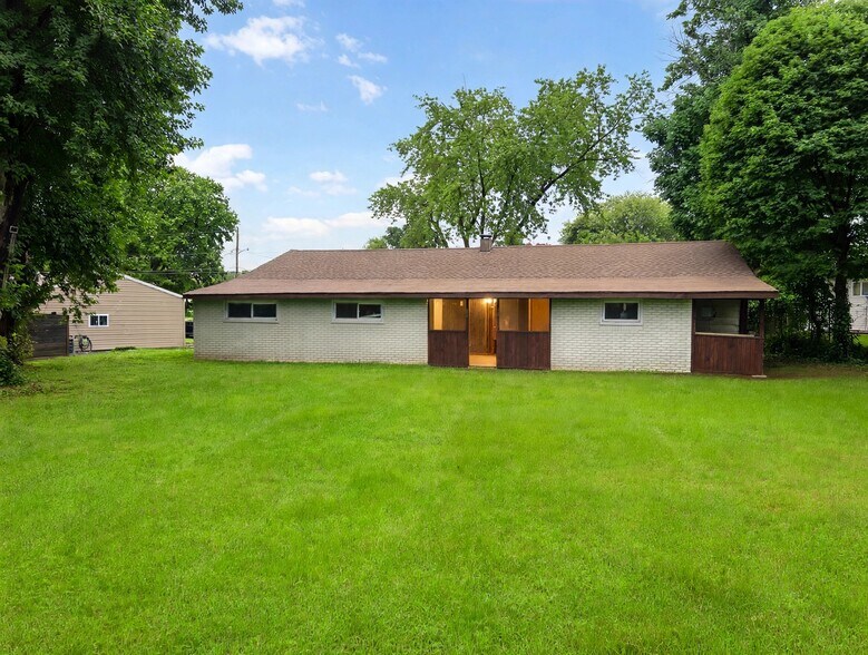 Building Photo - 6 Longview Dr