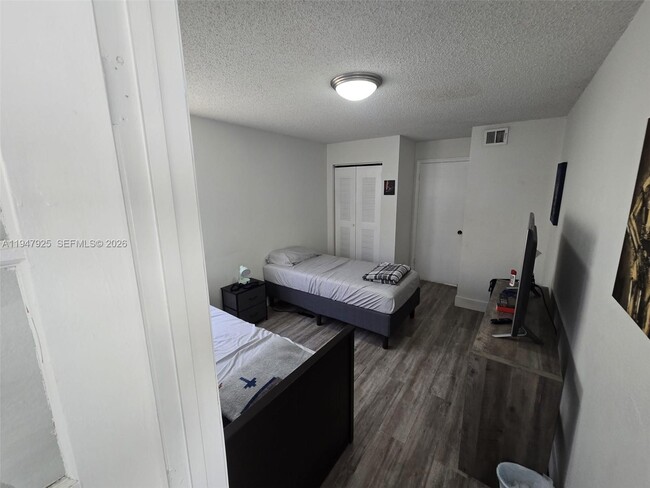 Building Photo - 12840 Vista Isles Dr