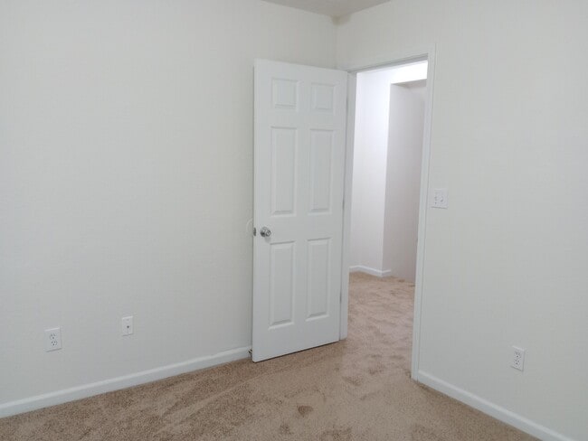 Building Photo - 702 Upland Creek Rd