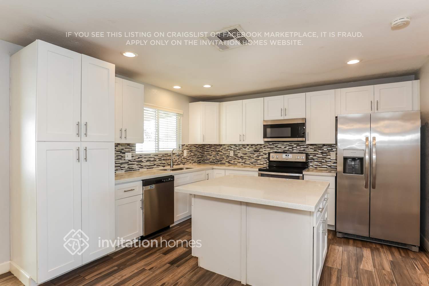 Building Photo - 6102 S Parkside Dr