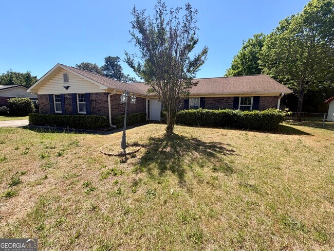 Building Photo - 131 Foxwood Cir