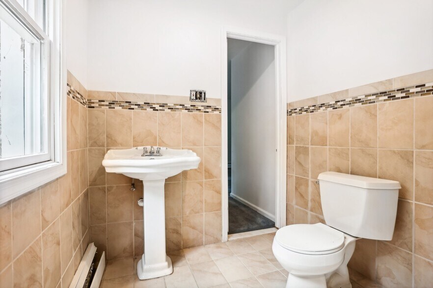 Building Photo - 1674 High Point Ln