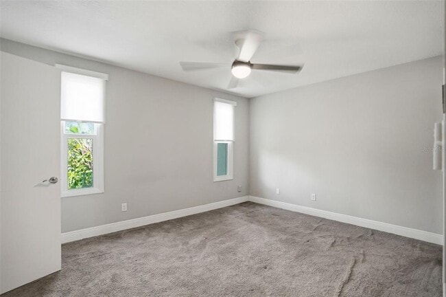 Building Photo - 727 N Himes Ave