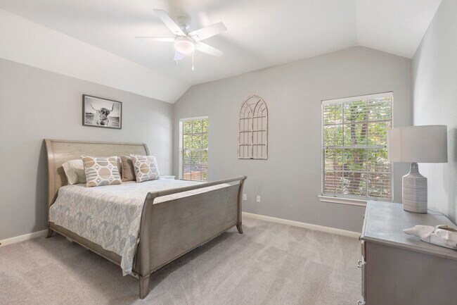 Building Photo - 10 Scenic Mill Pl