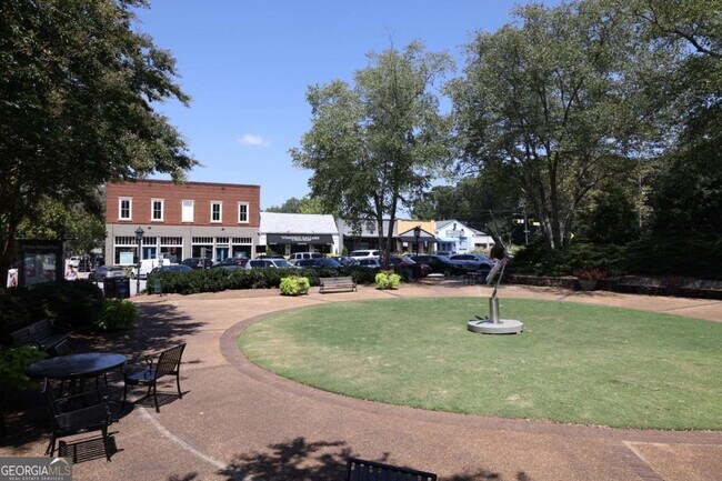 Building Photo - 190 Thompson Pl