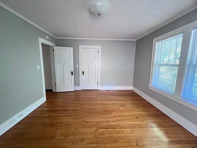 Building Photo - 00093 - Orchard Hill 256-258