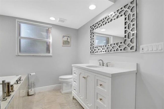 Building Photo - 3000 NE 48th Ct