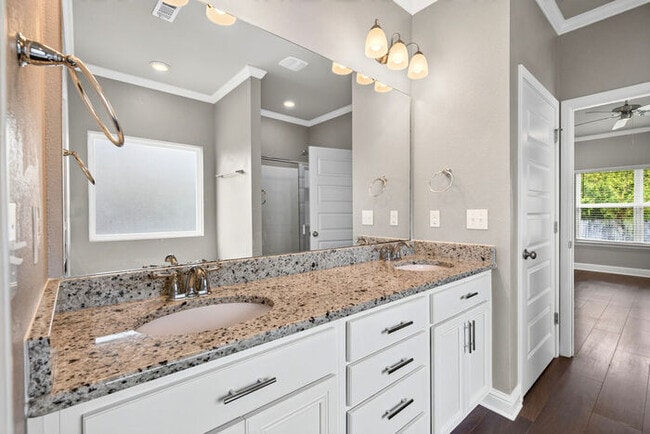 Building Photo - 10557 Sweet Bay Dr
