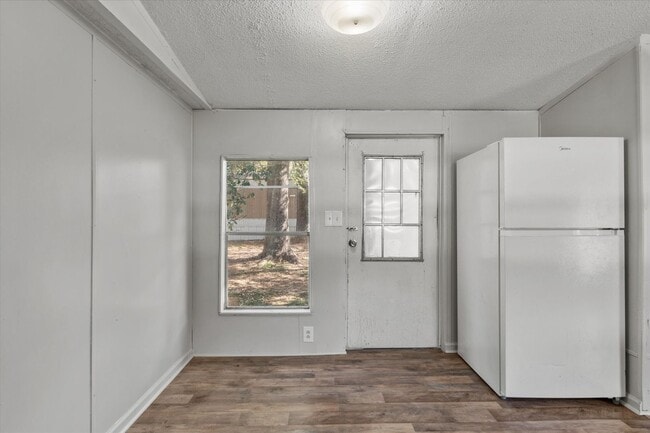 Building Photo - Beautifully Updated 3BR/2BA Trailer in Muscle Shoals – Quiet Country Living