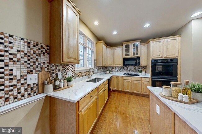 Building Photo - 9321 Hundith Hill Ct