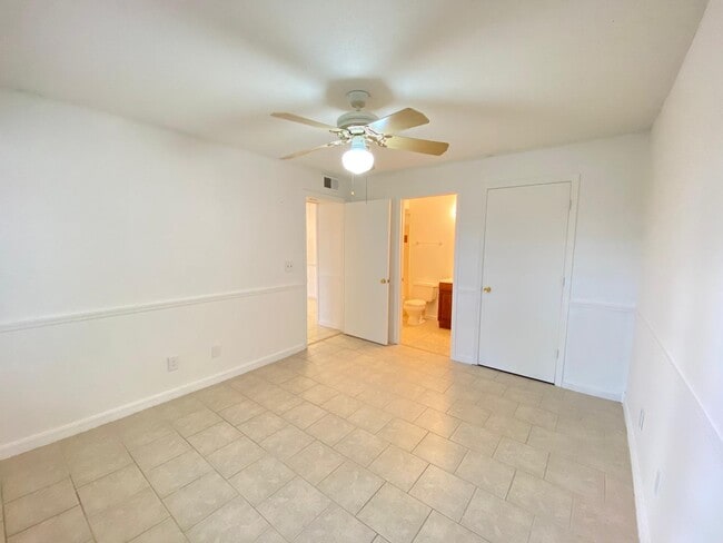 Building Photo - 6166 Westgate Dr