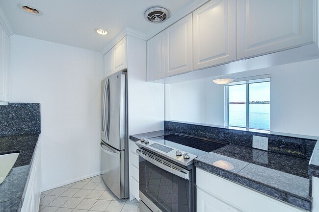 Building Photo - 2Bd/1.75Ba Kirkland Condo