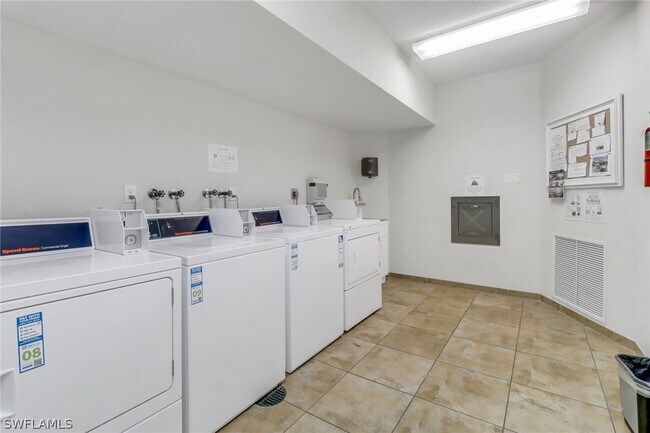 Building Photo - 220 Seaview Ct