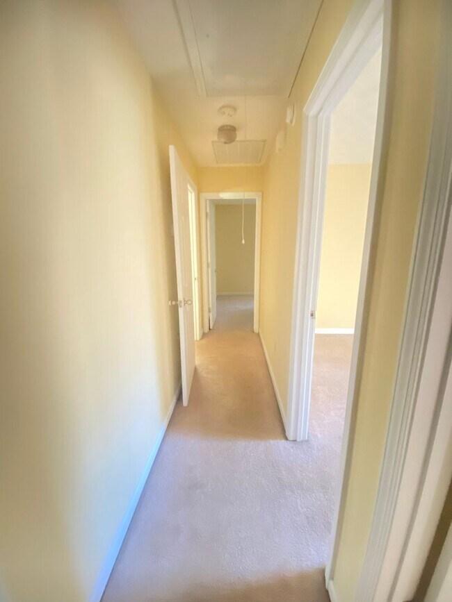 Building Photo - 1809 Azalea Dr