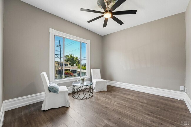 Building Photo - 517 Branciforte St