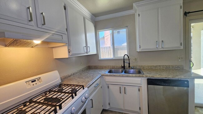 Building Photo - 6013 Brett Dr
